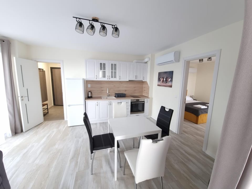 Kitchen or kitchenette, Living room, Seating area, Dining area, pet friendly, stove