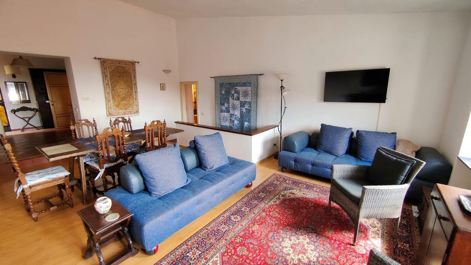 Communal lounge/ TV room, TV and multimedia, Living room, Seating area