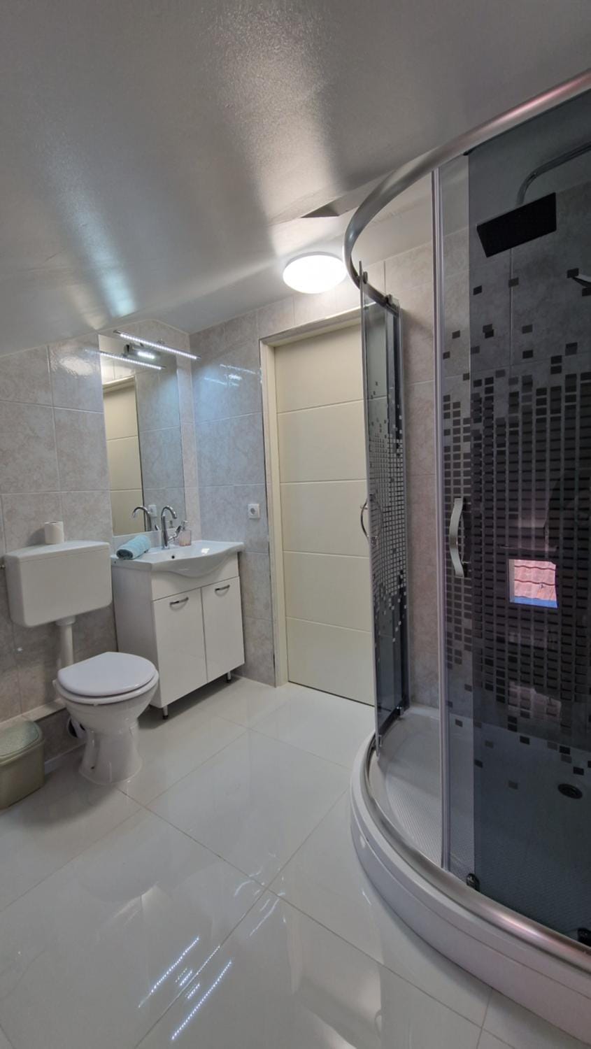 Shower, Toilet, Bathroom