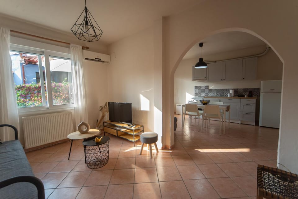 Living room, Dining area, air conditioner