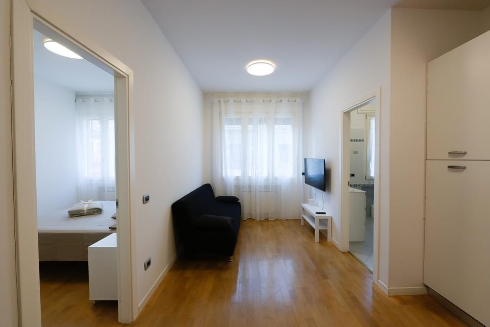 TV and multimedia, Kitchen or kitchenette, Living room, Seating area