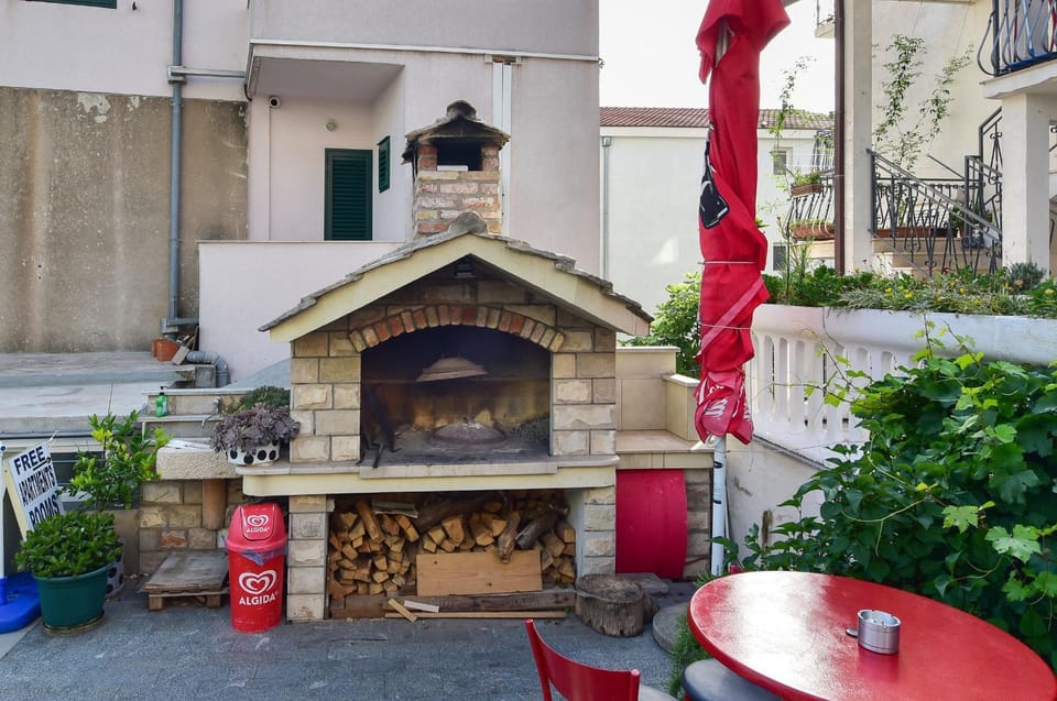 BBQ facilities, Seating area