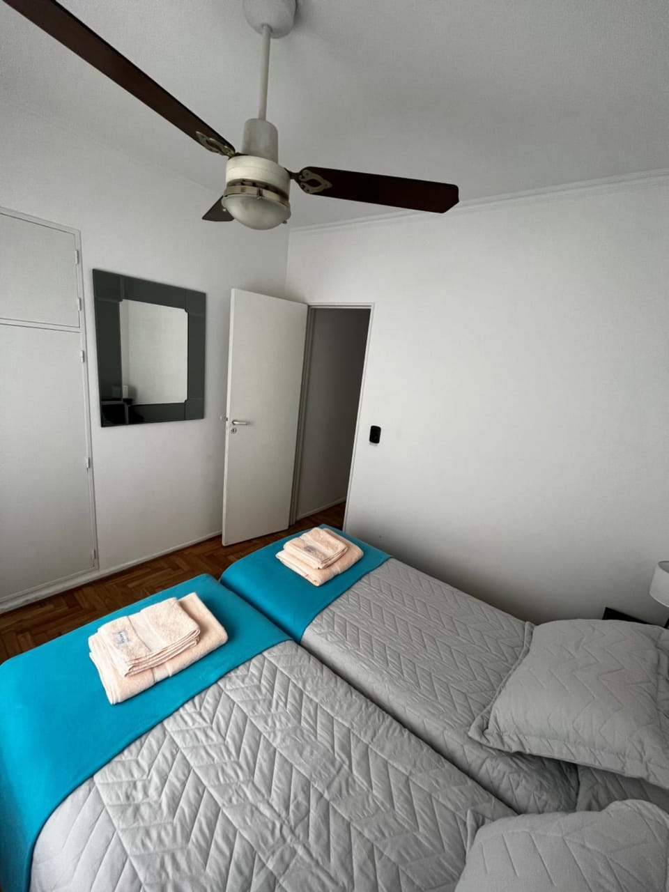 Bed, Photo of the whole room, Bedroom, fireplace, wardrobe