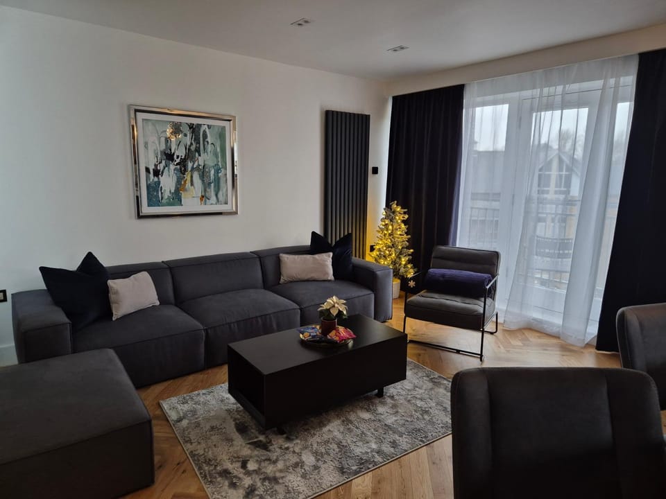 Newly Renovated Flat with Parking space Apartment in Canterbury