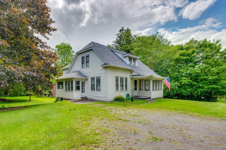 8 Mi to Elk Mountain Ski Resort: Clifford Home! House in Clifford