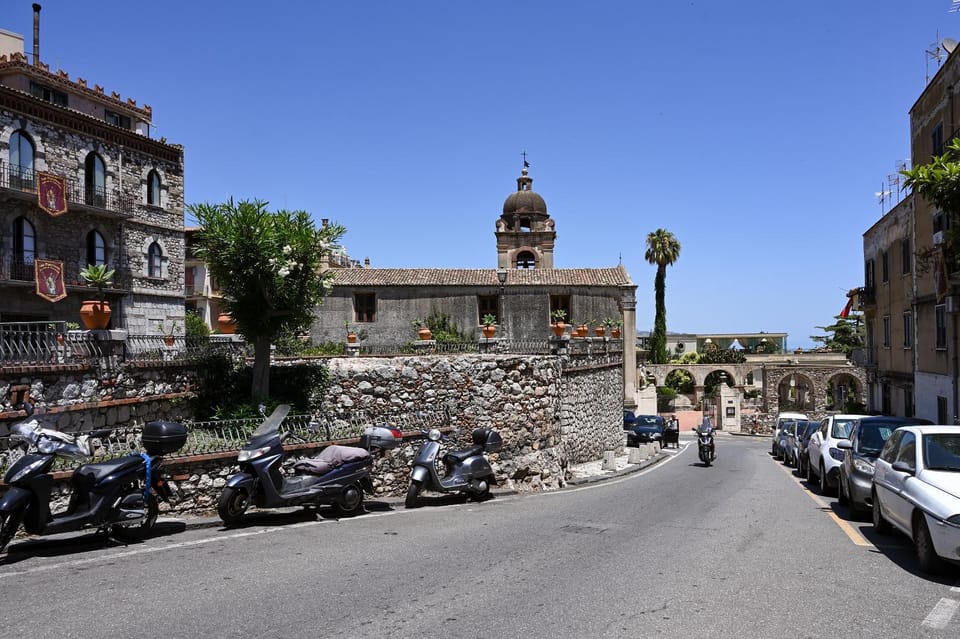 Neighbourhood, Street view