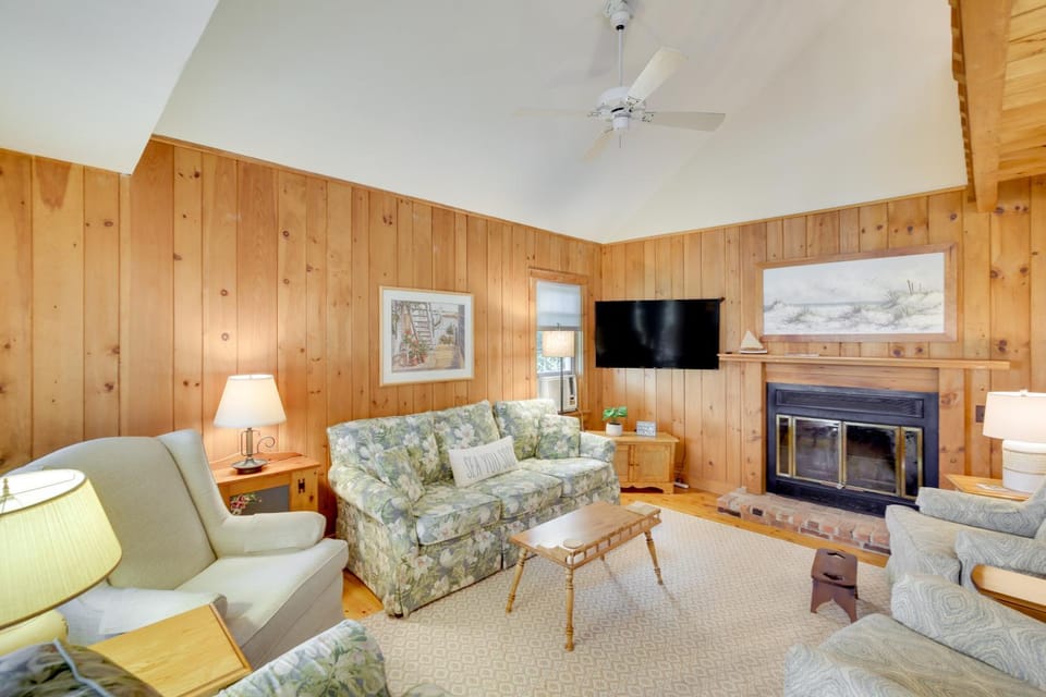 Kennebunkport Getaway w/ Grill: Walk to Beach! House in Goose Rocks Beach