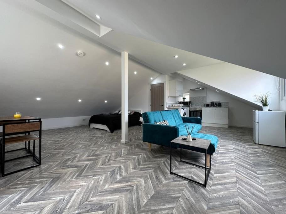 New Penthouse Pad - 5 mins from Leeds City Centre Apartment in Leeds