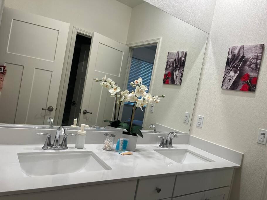 Brand-New, Beautiful & Stylish Home in Sacramento! House in Sacramento
