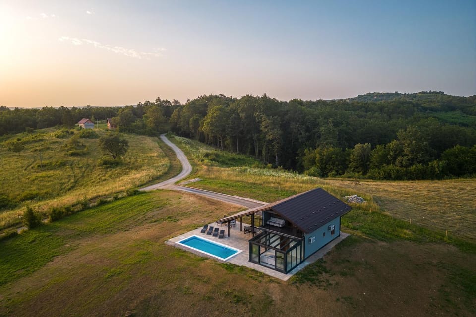 Property building, Natural landscape, Bird's eye view, Pool view, Swimming pool