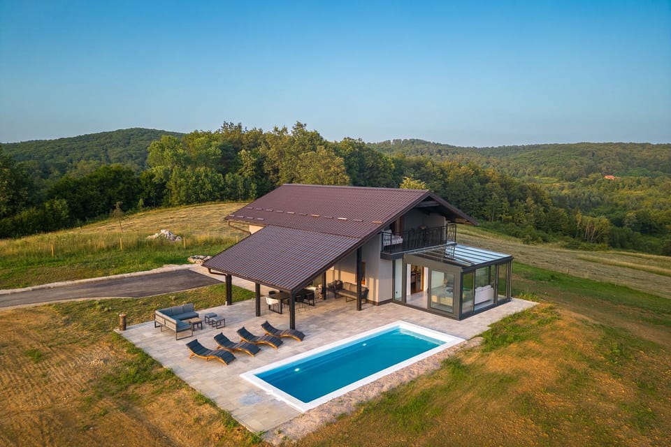 Property building, Natural landscape, Bird's eye view, Pool view, Swimming pool