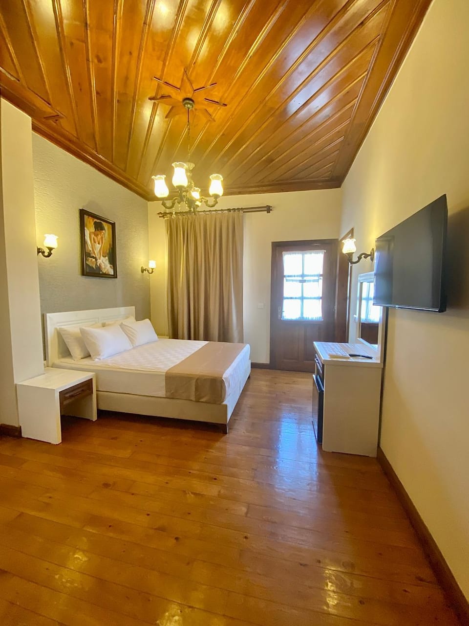 Bed, TV and multimedia, Photo of the whole room