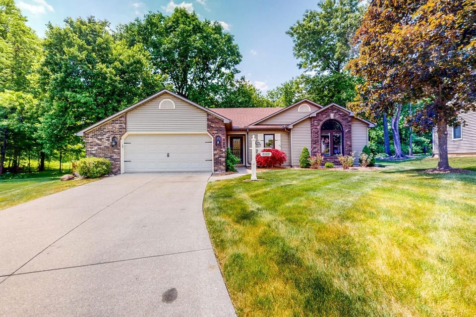 Dog-Friendly Yard! Family Retreat in Fort Wayne House in Fort Wayne