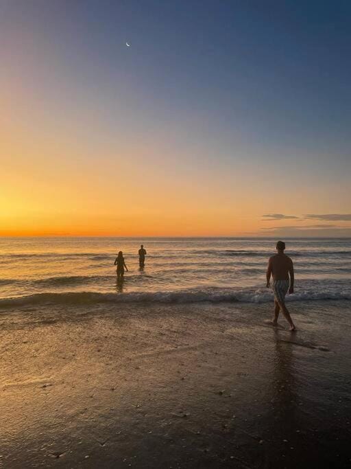 Reef House: Pool • Beachfront • Near Wineries House in Adelaide