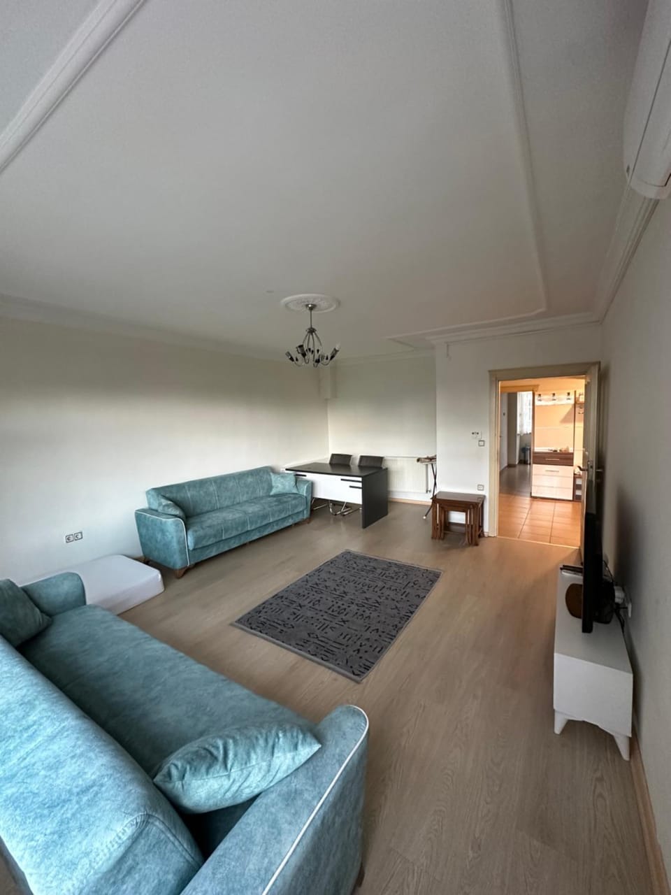 Bed, TV and multimedia, Living room, Photo of the whole room, Seating area, Bedroom