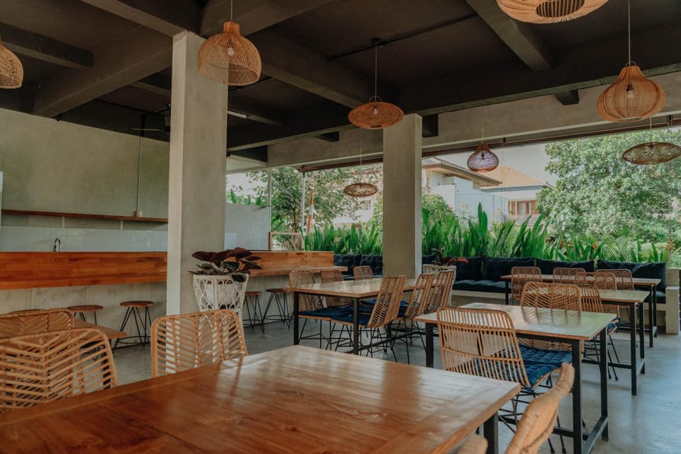 Restaurant/places to eat, Seating area