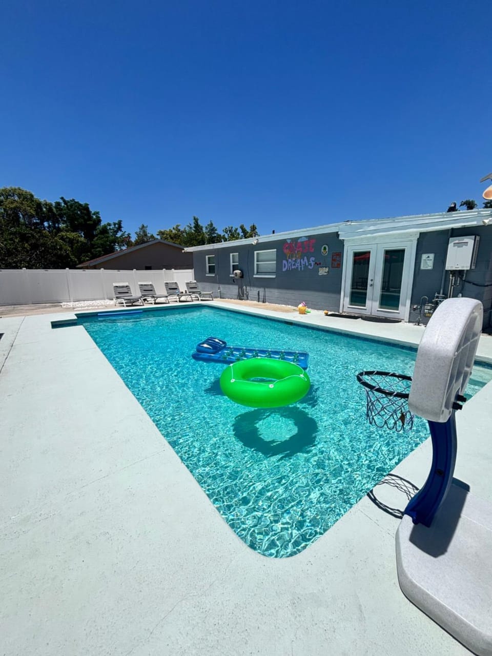 Swimming pool