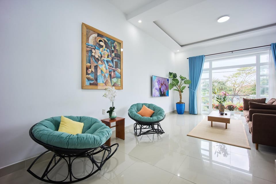Communal lounge/ TV room, TV and multimedia, Balcony/Terrace, Living room, Street view