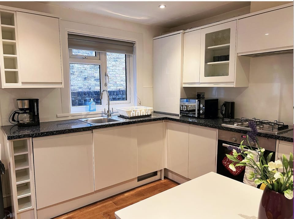 Coffee/tea facilities, Kitchen or kitchenette, Dining area, dishwasher, minibar, pet friendly, stove, toaster