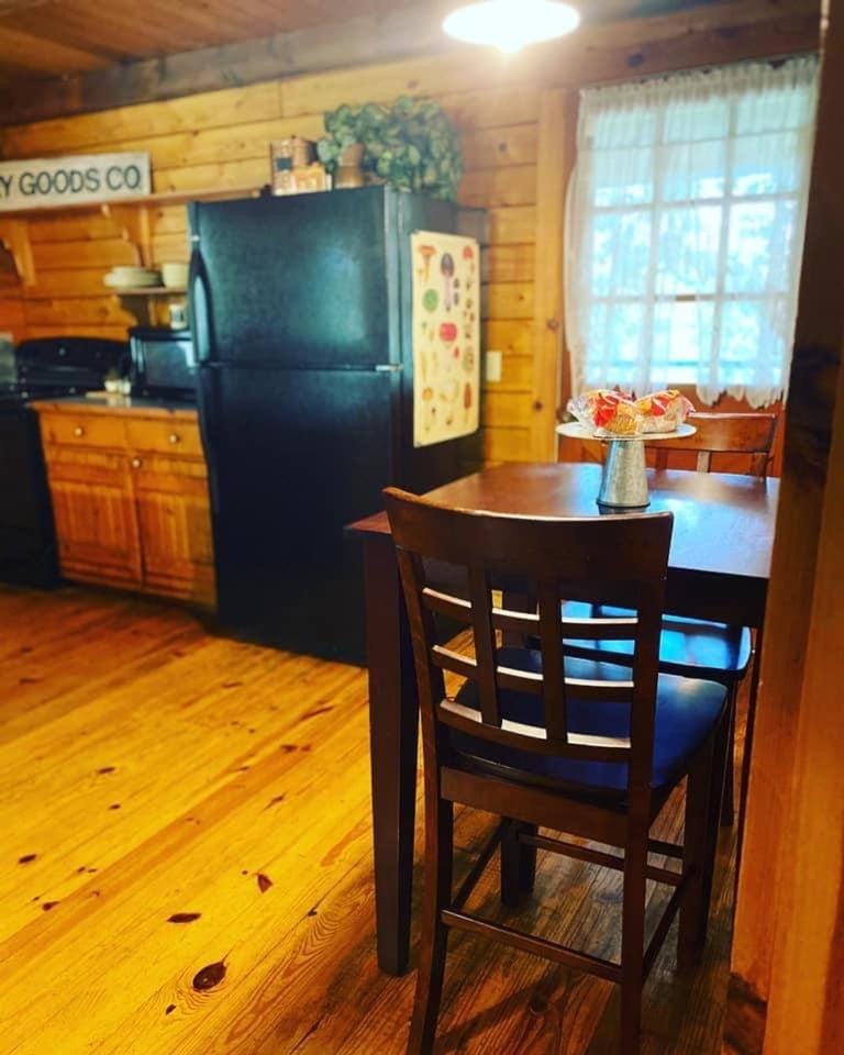 Cozy Cabin at Bear Mountain Log Cabins Cabin in Carroll County