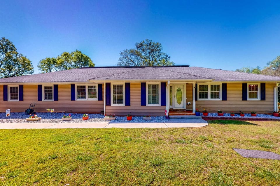 Danielsville Home on Sprawling Acreage w/ Views! House in Georgia