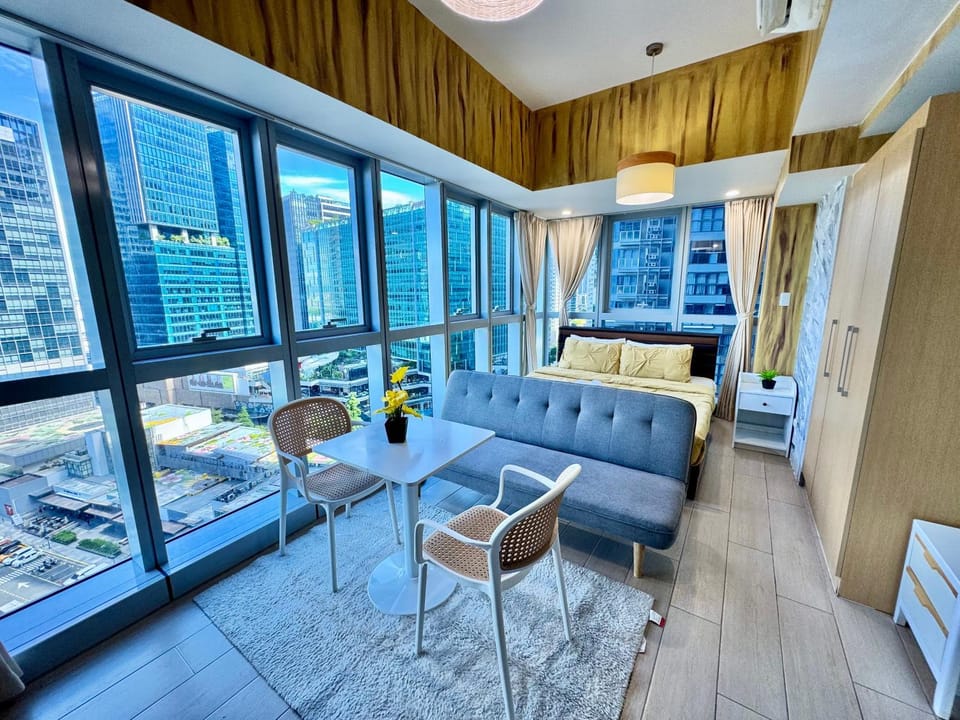 Grand Deluxe 3BR with Bathtub in Uptown BGC Apartment hotel in Makati