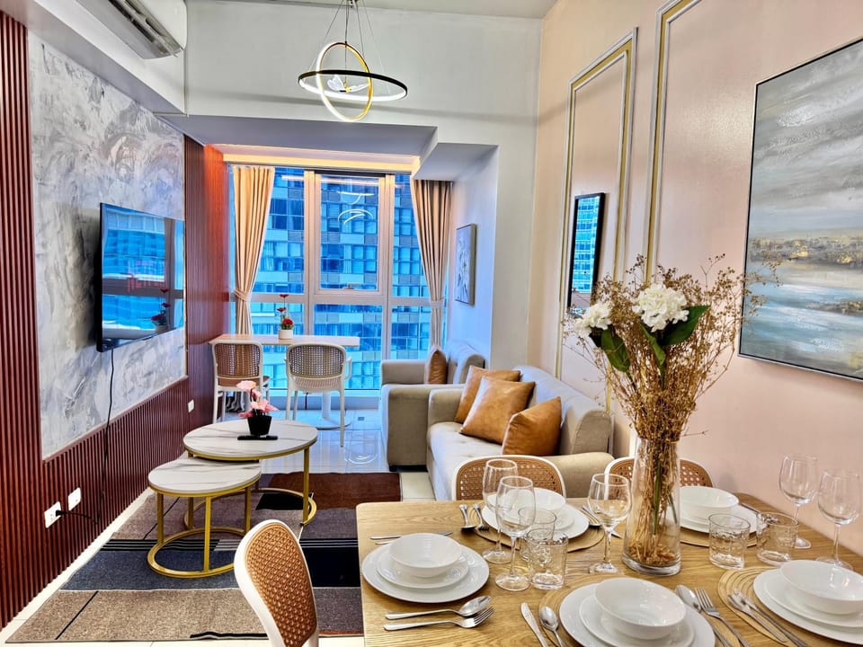 Grand Deluxe 3BR with Bathtub in Uptown BGC Apartment hotel in Makati
