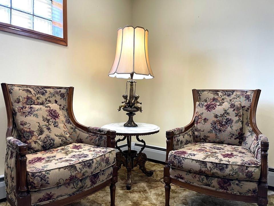 Entire Home in Buffalo - 6 Guests 3 Bedroom 1 Bath - Convenient Location - 25min to Niagara Falls House in Cheektowaga