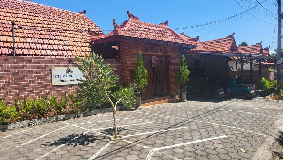 Property building, Day, Street view, Parking