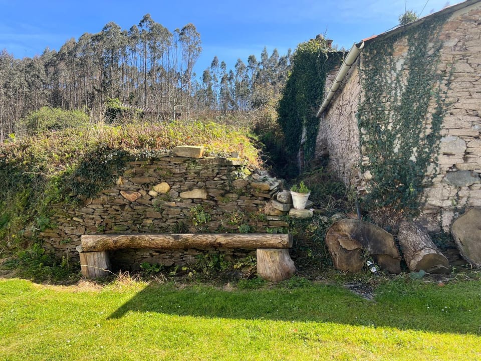 Casa de Campo Pumarada de Oirín House in Galicia