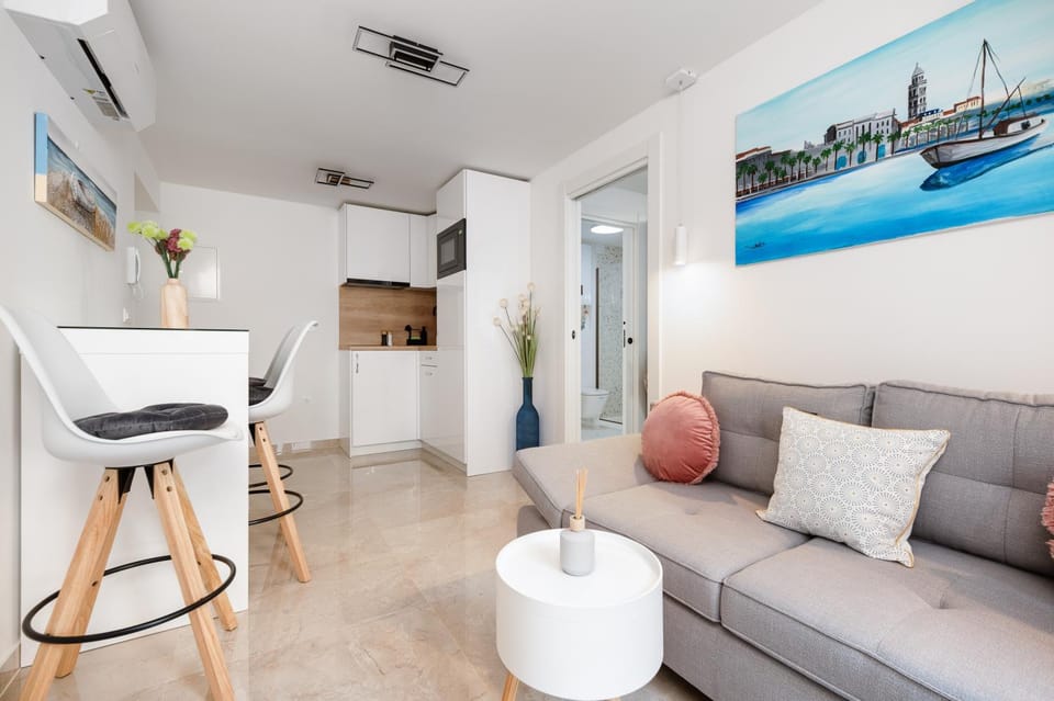 Kitchen or kitchenette, Living room, Dining area