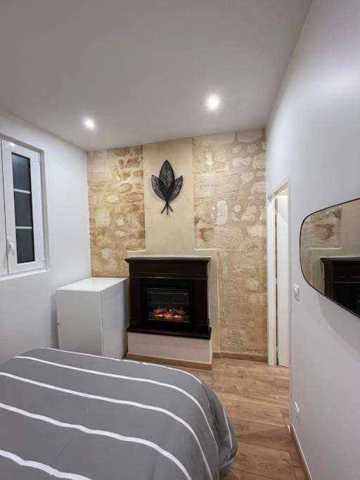 Appartement en face de la gare Saint Jean Apartment in Bordeaux