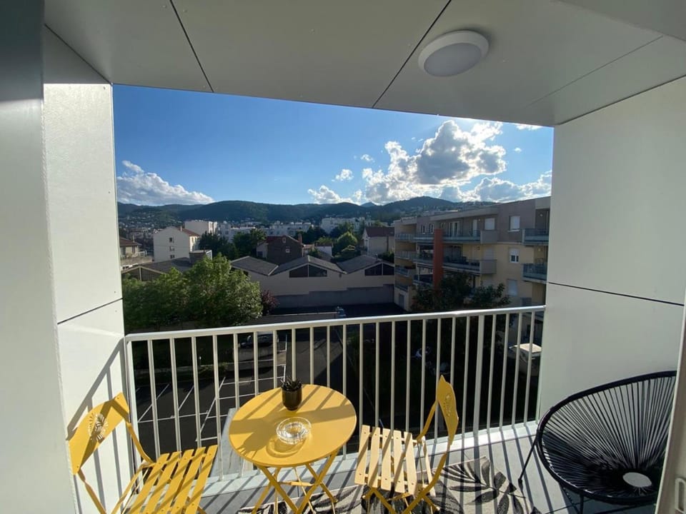 Day, View (from property/room), Balcony/Terrace, Dining area, Mountain view