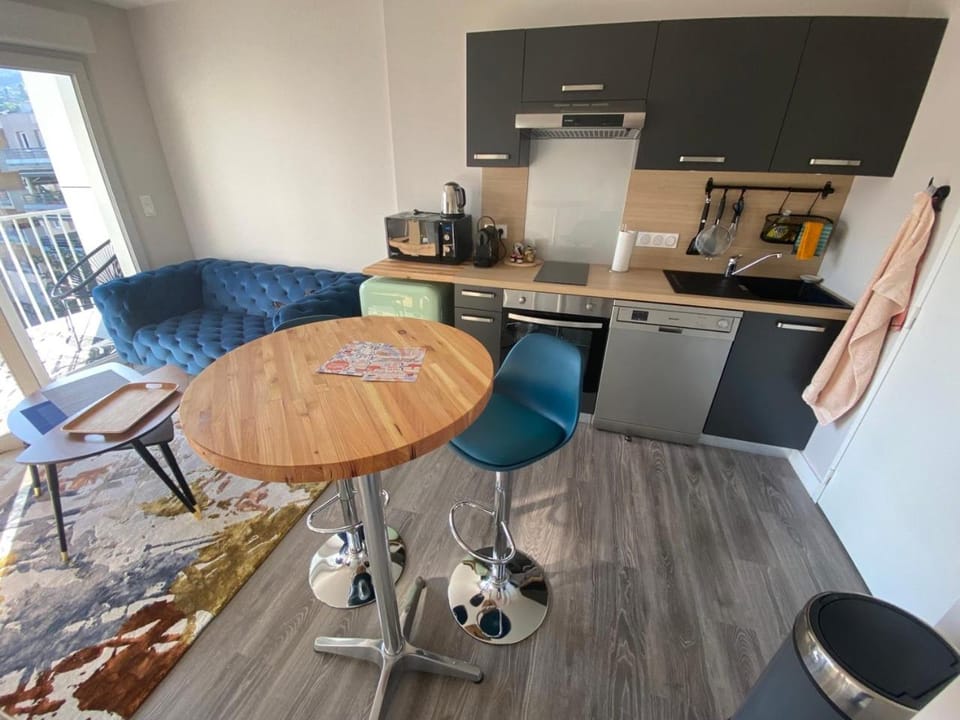 Coffee/tea facilities, Kitchen or kitchenette, Dining area, dishwasher, minibar, pet friendly, stove, toaster