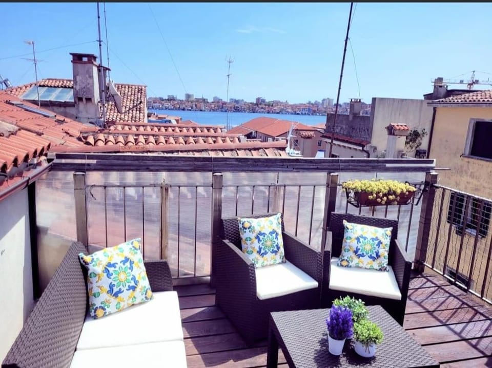 Balcony/Terrace, River view