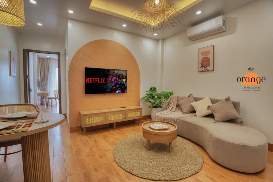 TV and multimedia, Living room, Seating area, air conditioner