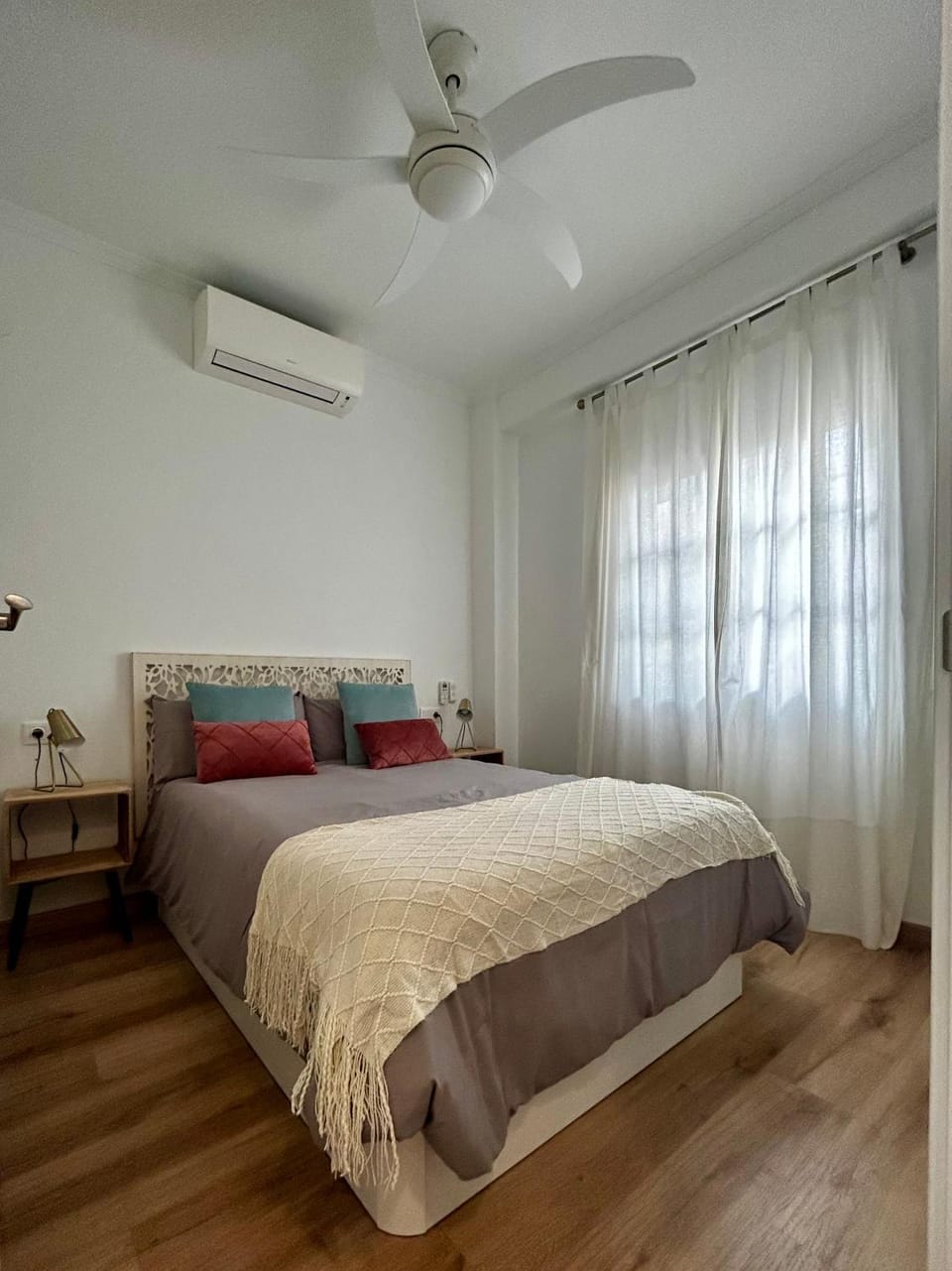 Bedroom, air conditioner