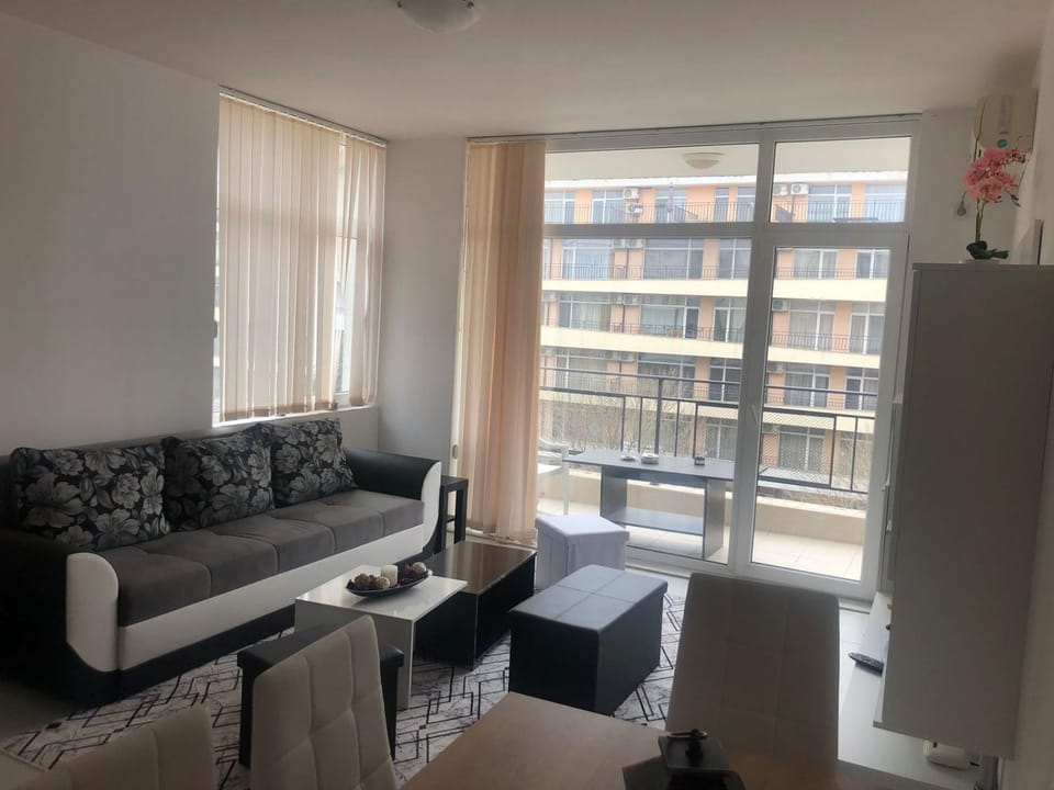 View (from property/room), Balcony/Terrace, Living room, Seating area