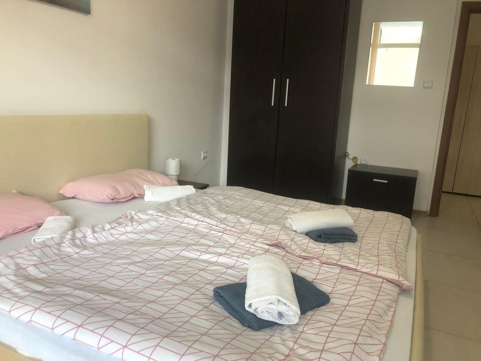 Bed, Photo of the whole room, Bedroom, towels, wardrobe