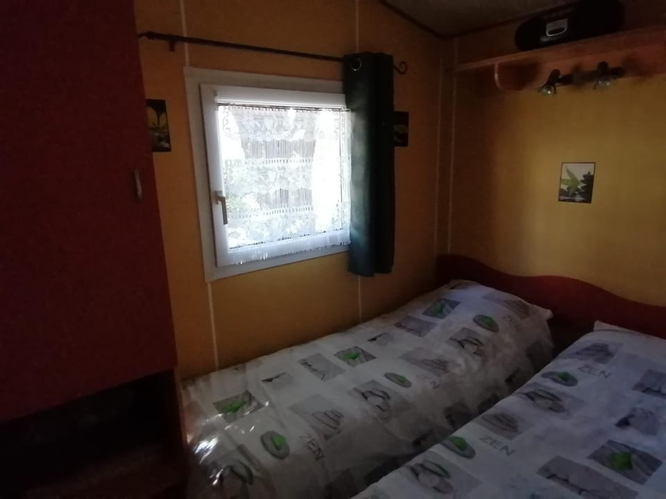 MOBILE HOME 4 PERSONNES CAMPING Lou cantou Cévenol Campground/ 
RV Resort in Anduze