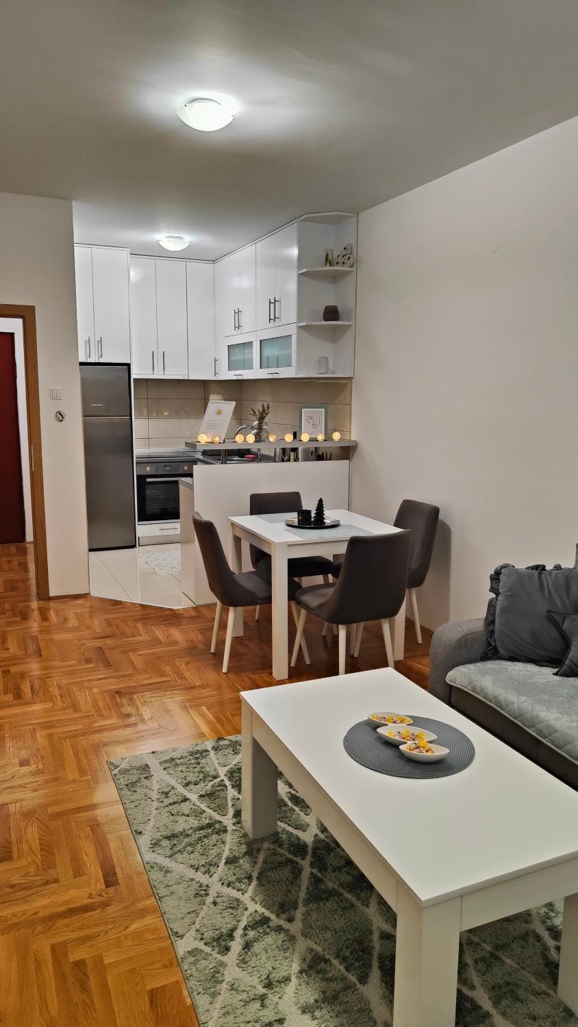 Dining area, pet friendly
