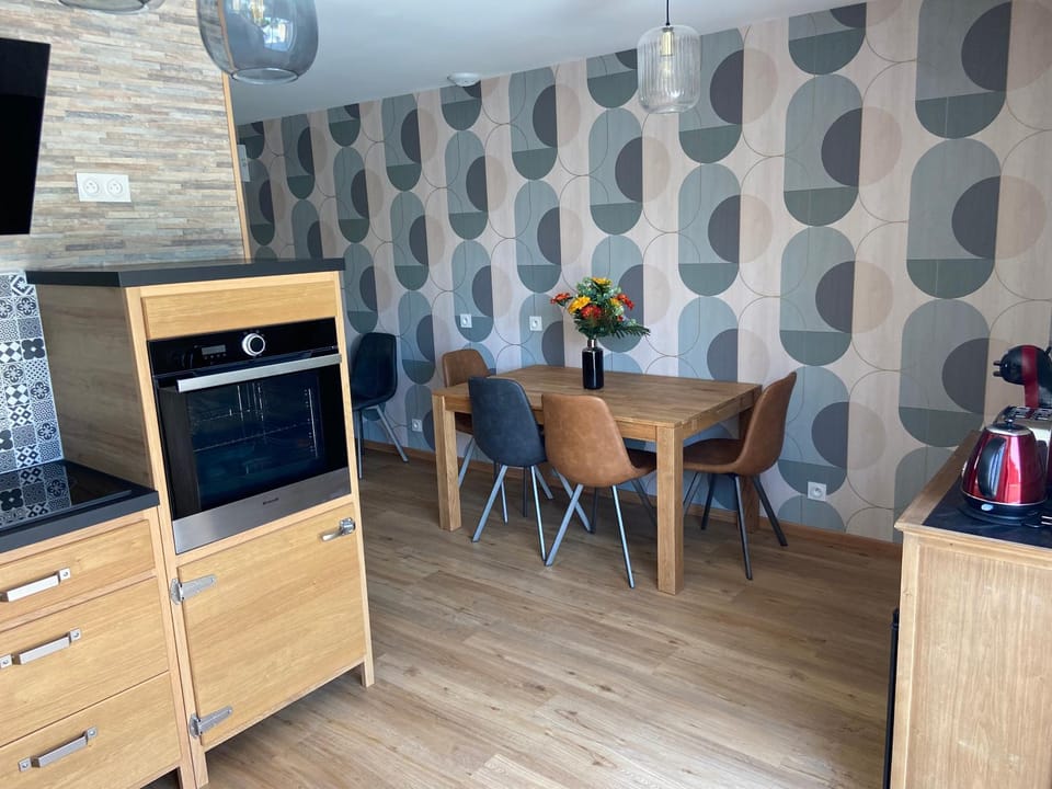 Kitchen or kitchenette, Dining area, pet friendly, stove