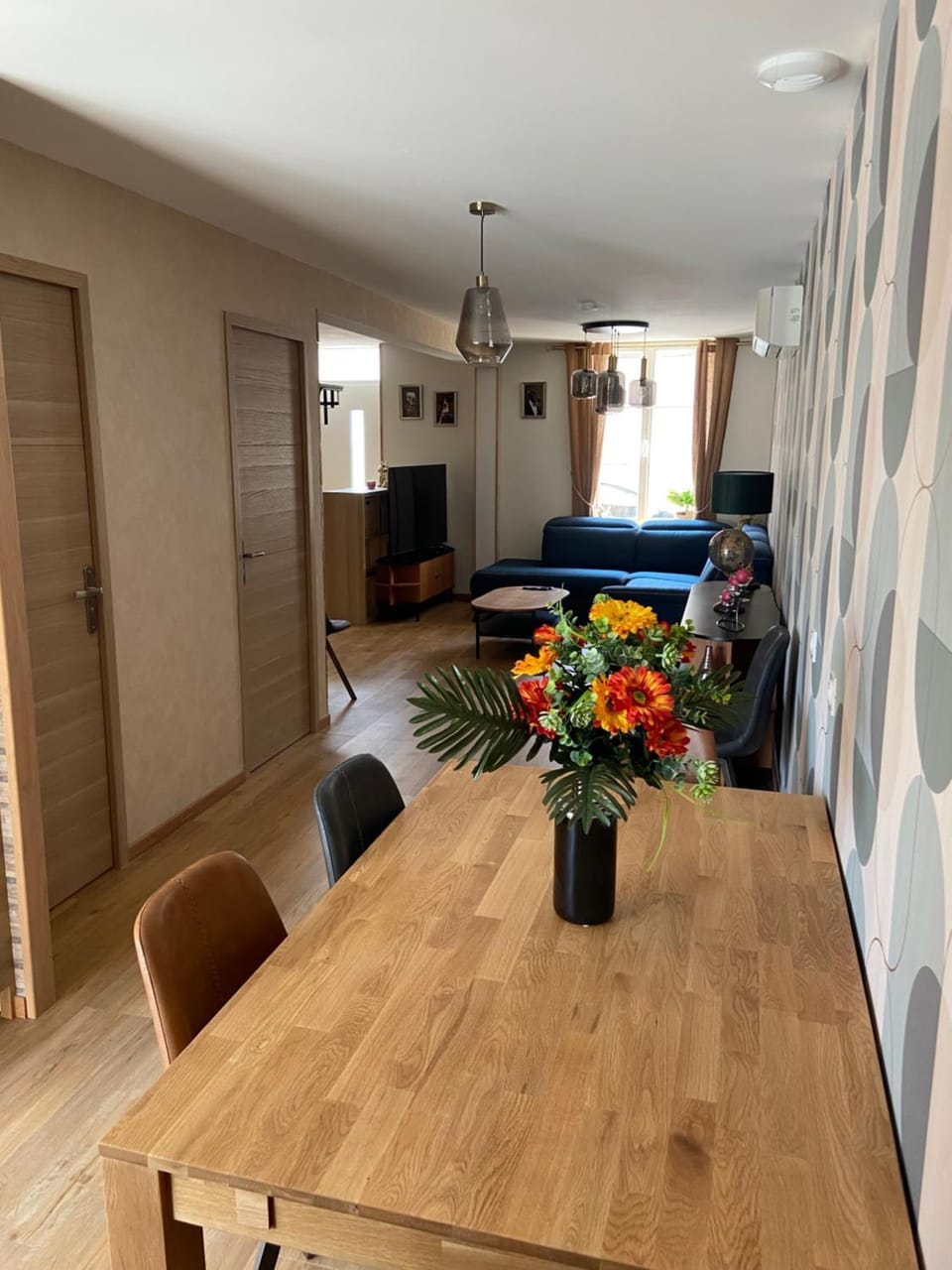 Living room, Dining area