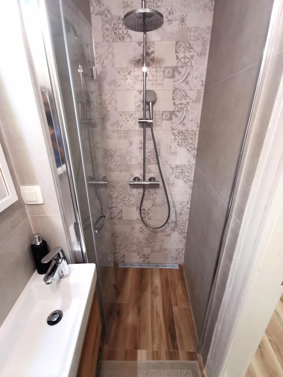 Shower, Bathroom