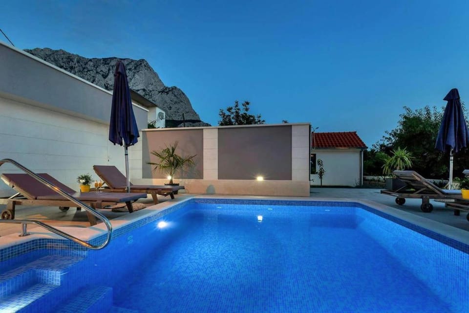 Pool view, Swimming pool