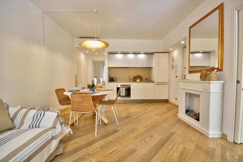 Kitchen or kitchenette, Living room, Dining area, oven, stove