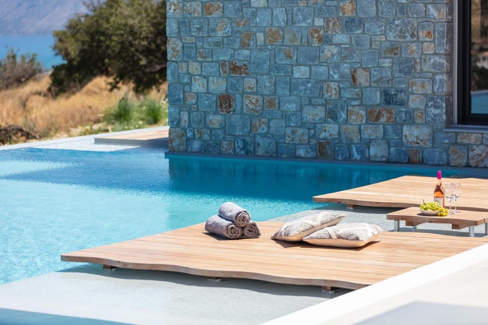 Day, Swimming pool, sunbed, towels