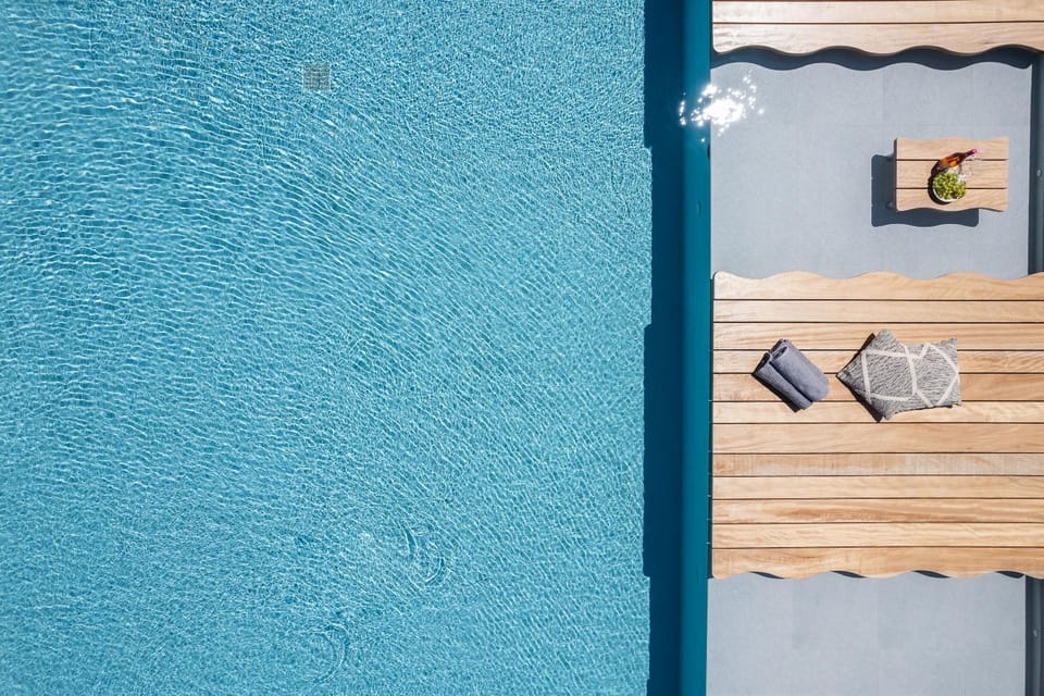 Day, Swimming pool, sunbed