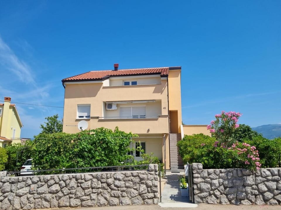 Apartments Miro Omišalj Apartment in Primorje-Gorski Kotar County