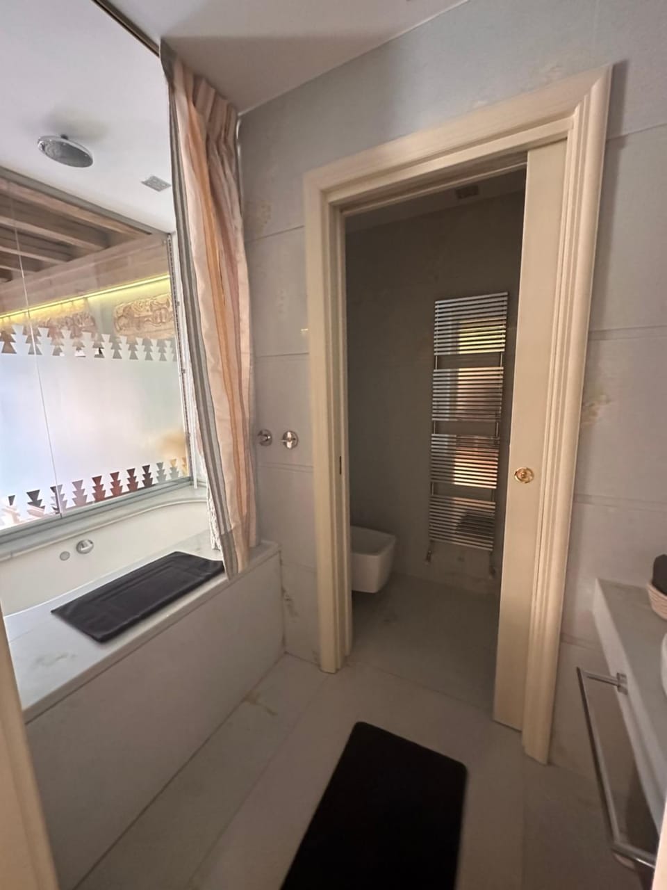 Toilet, bidet